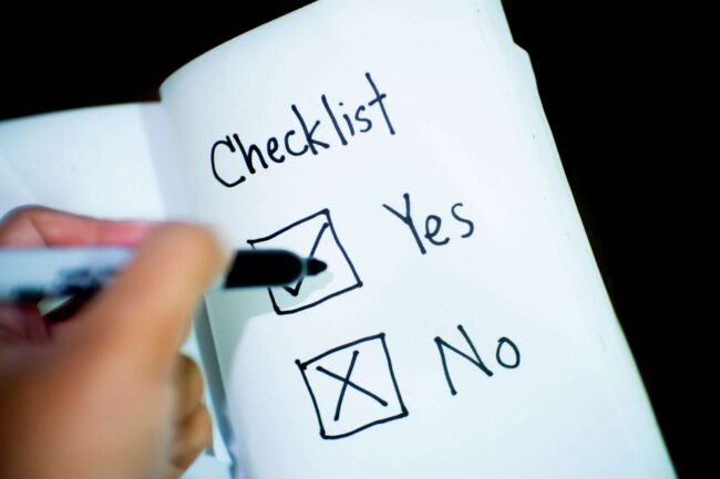 Checklist with checked "Yes" and unchecked "No" options, emphasizing decision-making for hiring a qualified plumber.